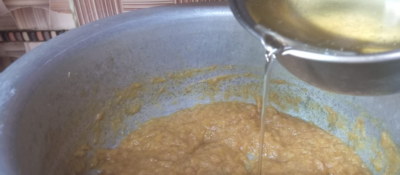 I pour sugar syrup into khubani paste in hyderabadi khubani ka meetha